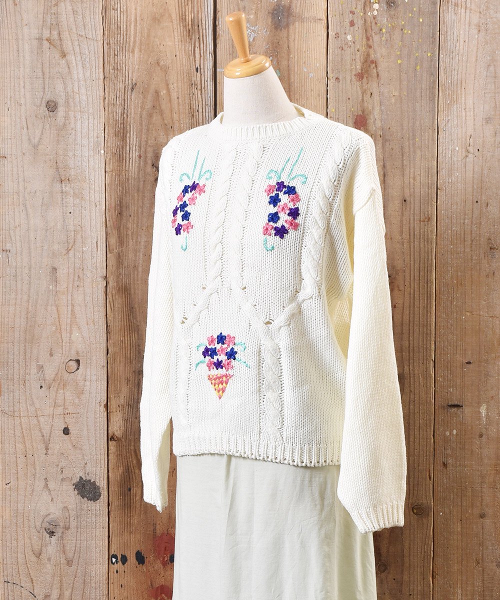 ケーブルニット 花刺繍セーター ｜Cable knit Sweater Flower