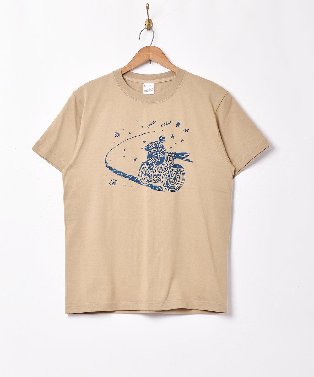 2色展開】「Backers」バイクスター 両面プリントTシャツ ベージュ