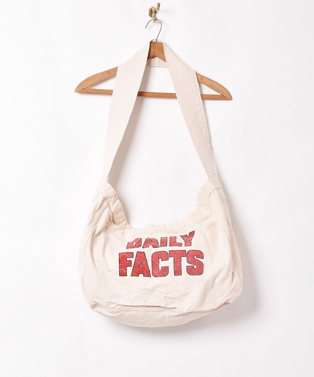 ニュースペーパーバッグ【DAILY FACTS】 - 古着のネット通販サイト