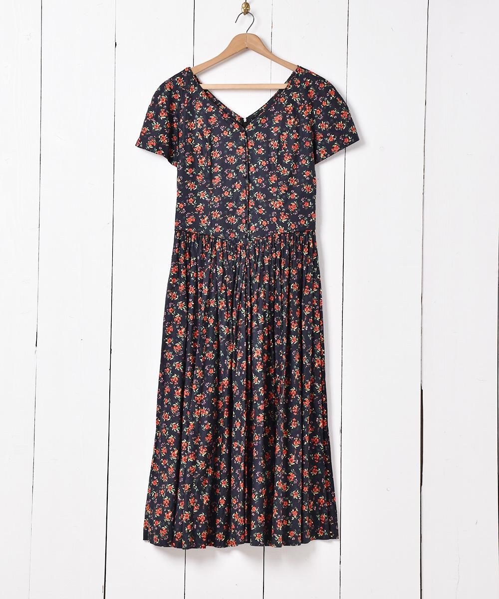 イギリス製 Laura Ashley 花柄 半袖ワンピース - 古着屋 イギリス製 Laura Ashley 花柄 半袖ワンピース - 古着屋