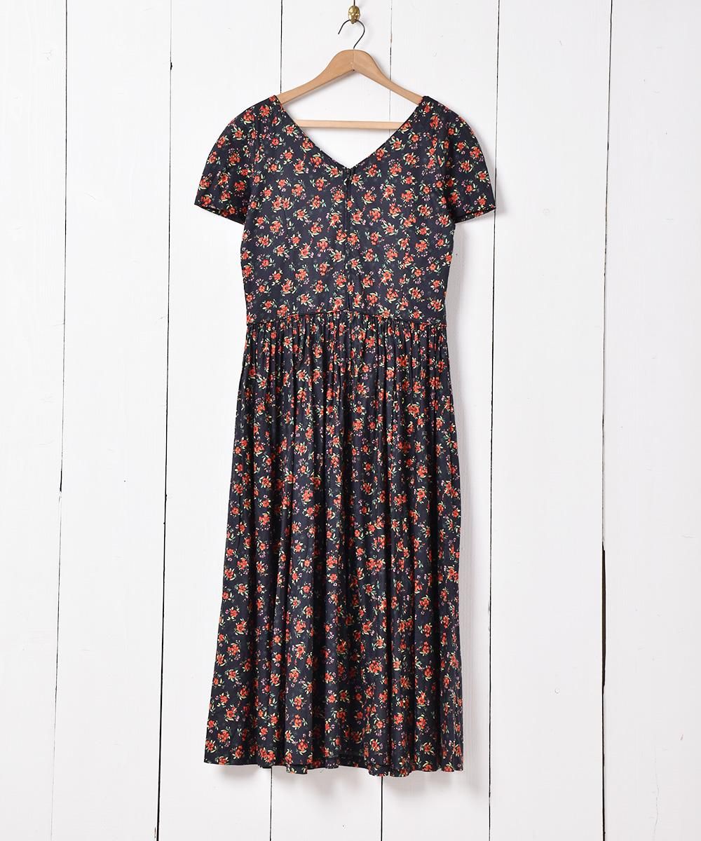 イギリス製 Laura Ashley 花柄 半袖ワンピース - 古着屋 イギリス製 Laura Ashley 花柄 半袖ワンピース - 古着屋
