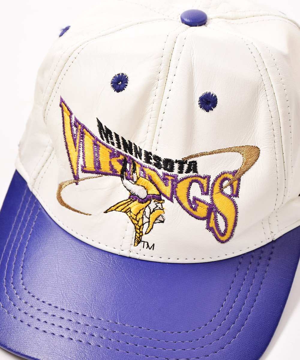 アメリカ製 「MINNESOTA VIKINGS」刺繍入り レザー キャップ - 古着の