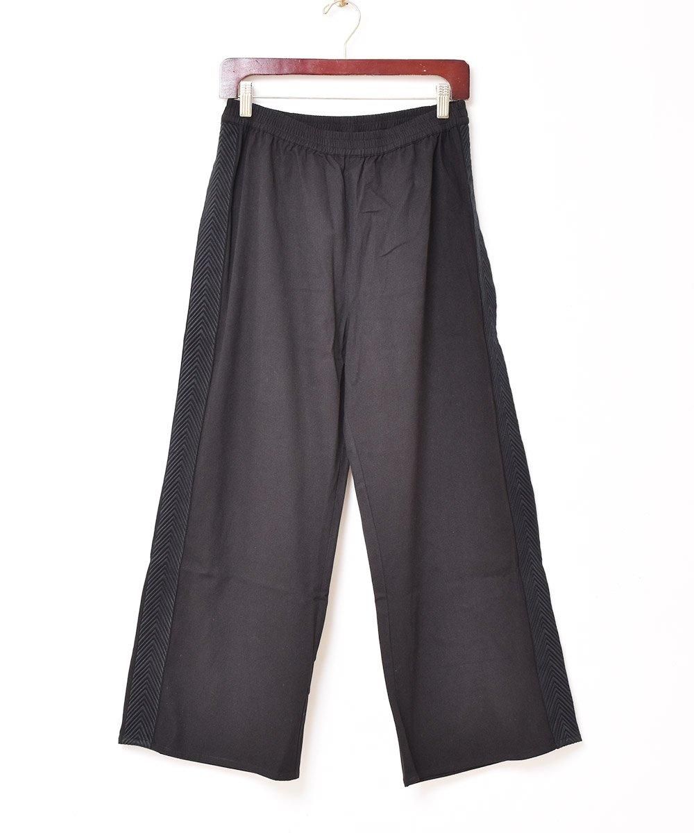 新品タグ付 DOORS かぐれ 小花刺繍イージーパンツ　ブラック 新品タグ付◇ かぐれ 小花刺繍イージーパンツ ブラック DOORS