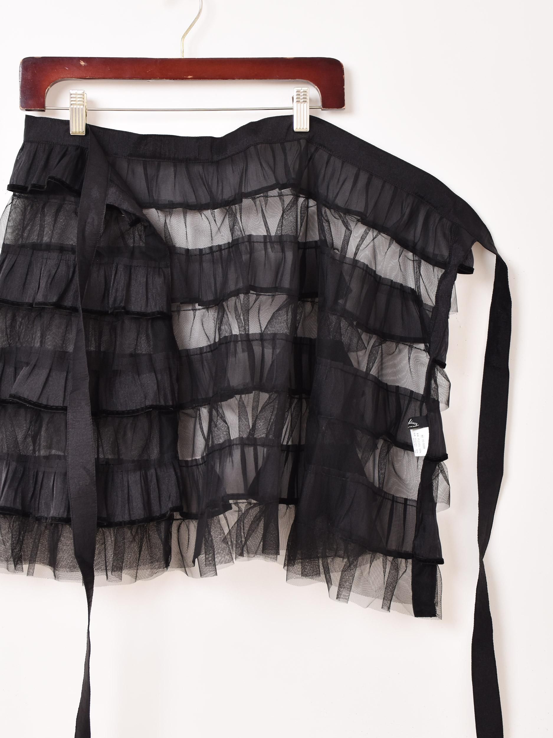 ピアリマーマ　フリル付き黒エプロン bd3c9c6c20a2da66baefe92649a34b