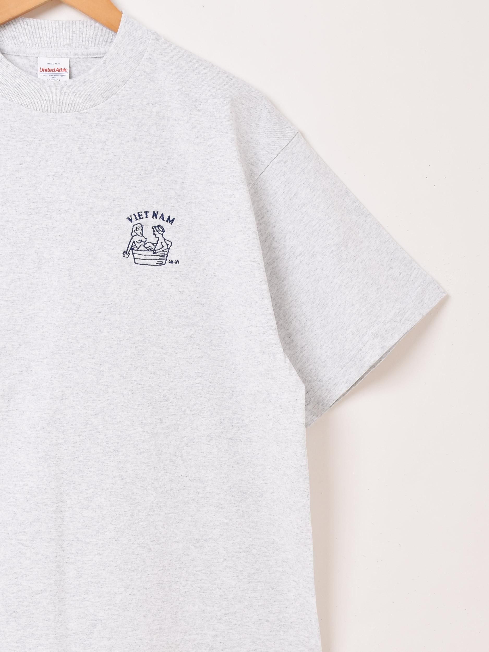 3色展開】ワンポイント刺繍 Tシャツ「VIETNAM」 グレー - 古着屋