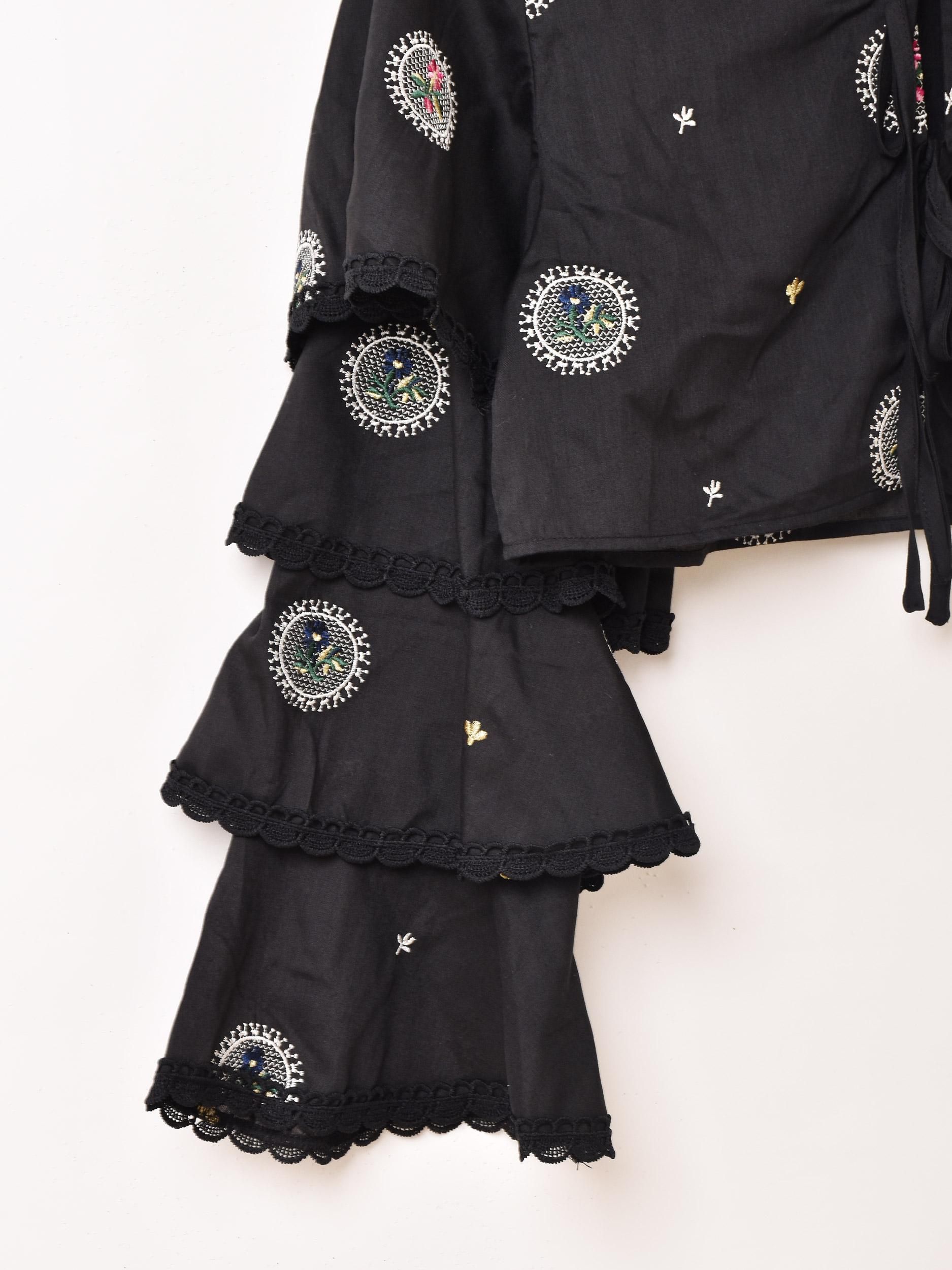2色展開】「Meridian」フラワー刺繍 ラッフルスリーブ 長袖