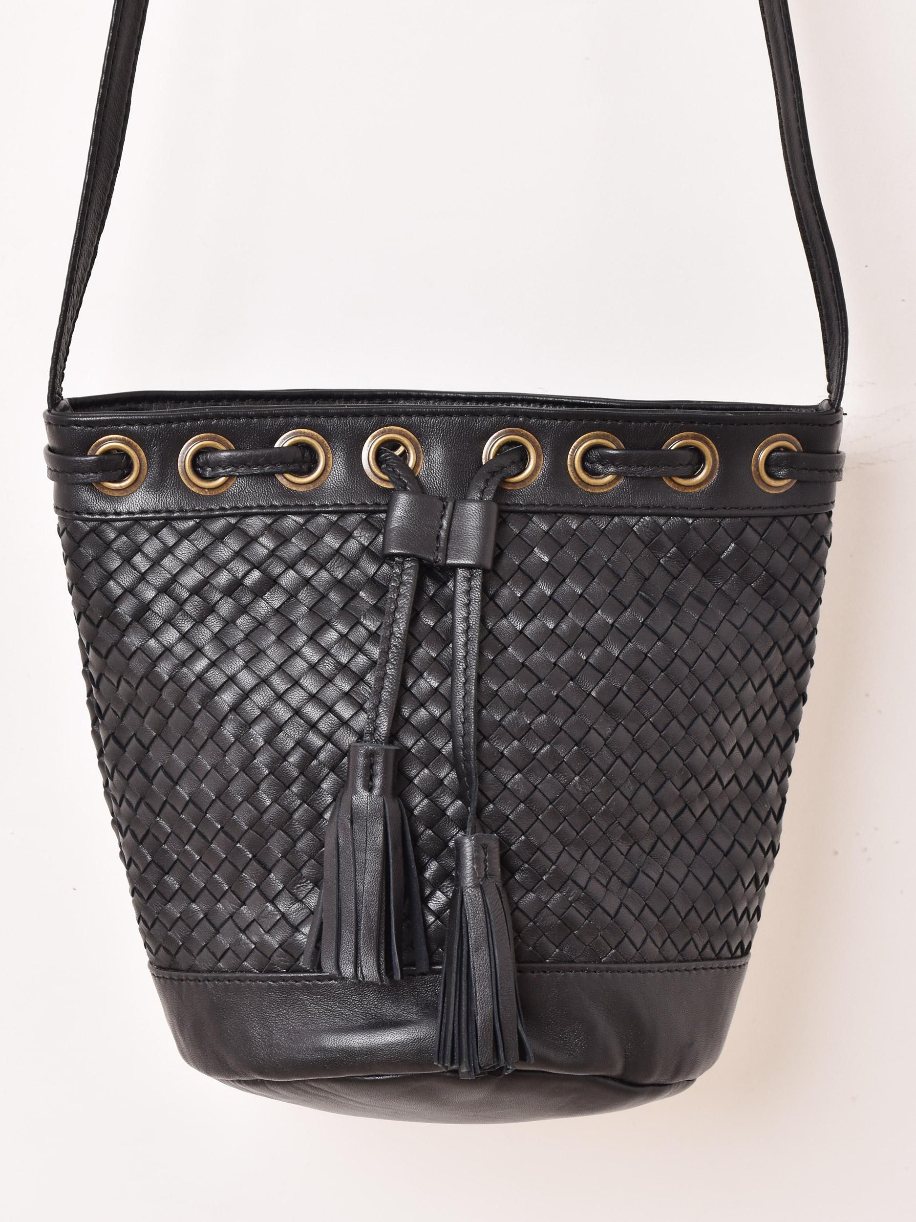 黒 編み込みレザー ショルダーバッグ