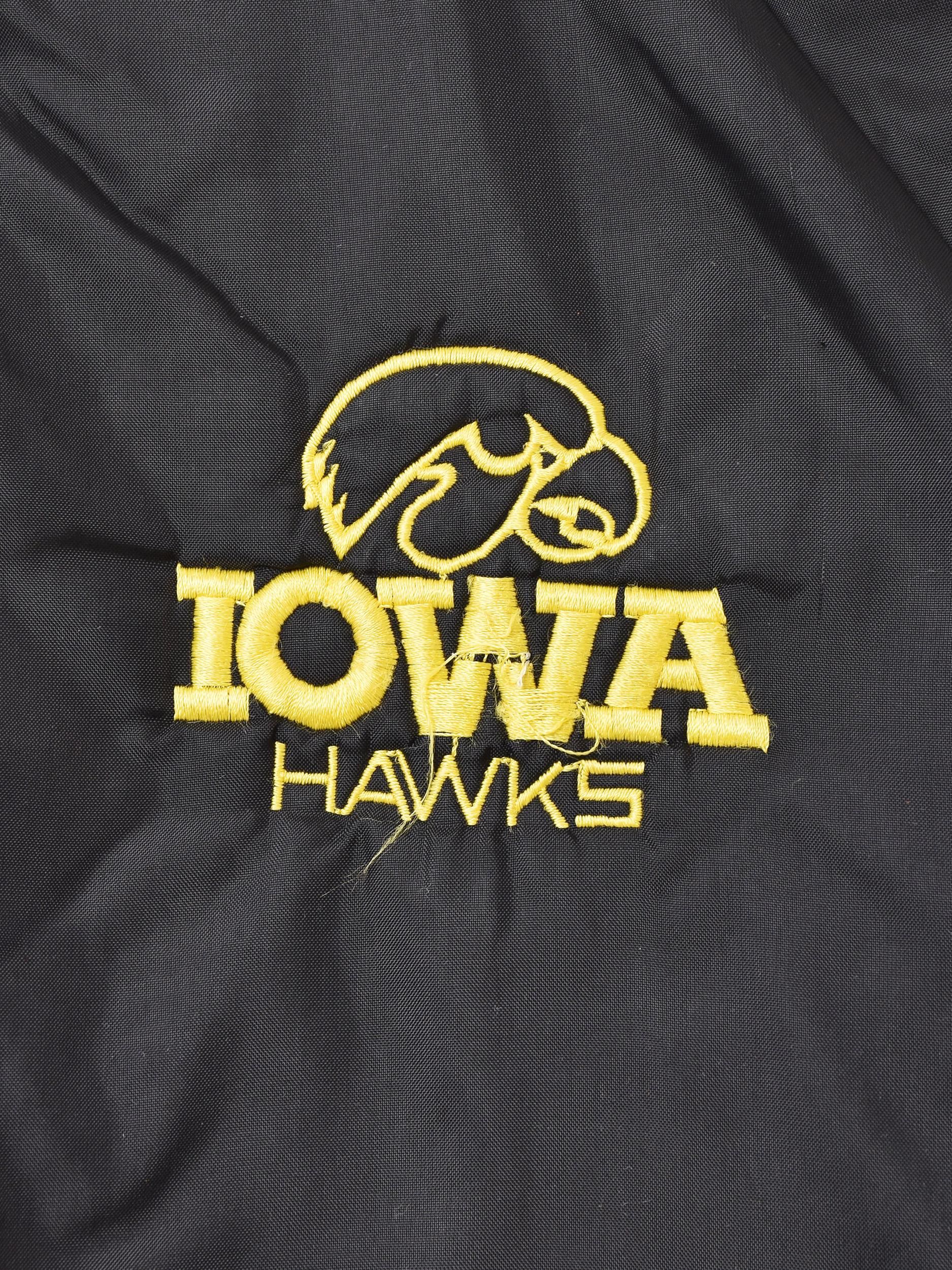 IOWA HAWKEYES ナイロンジャケット | アメリカ製 - 古着屋 IOWA HAWKEYES ナイロンジャケット | アメリカ製 - 古着屋