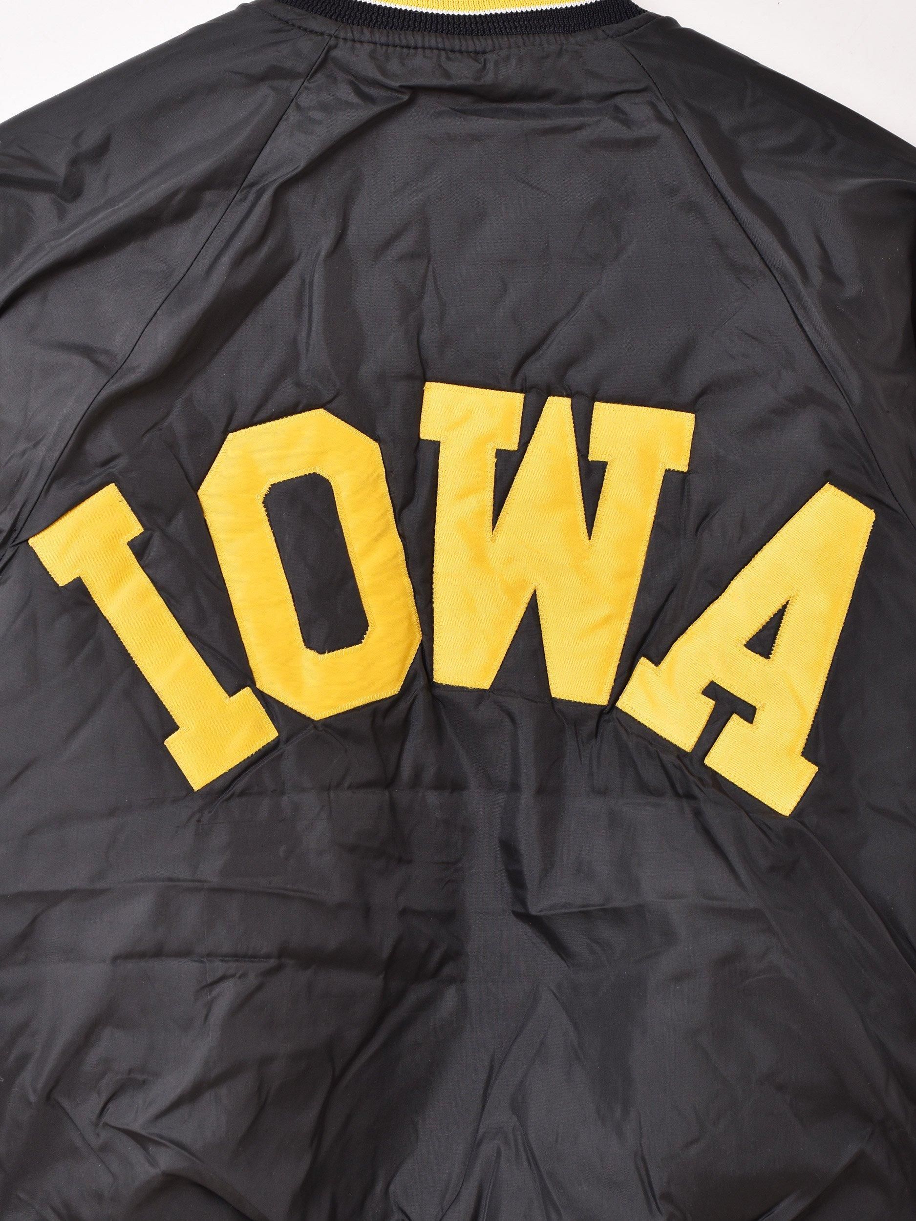 IOWA HAWKEYES ナイロンジャケット | アメリカ製 - 古着屋