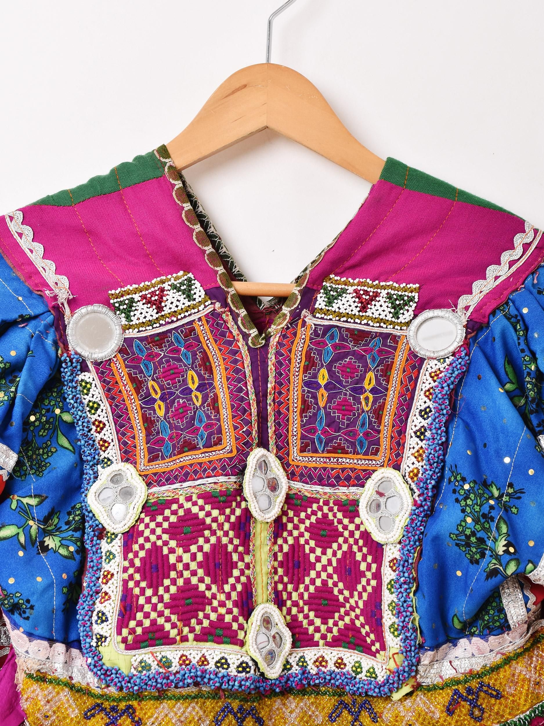 ヴィンテージワンピース民族刺繍ベージュ古着 タイ北部ミャオ族刺繍ドレス 刺繍民族衣装【初恋販売店