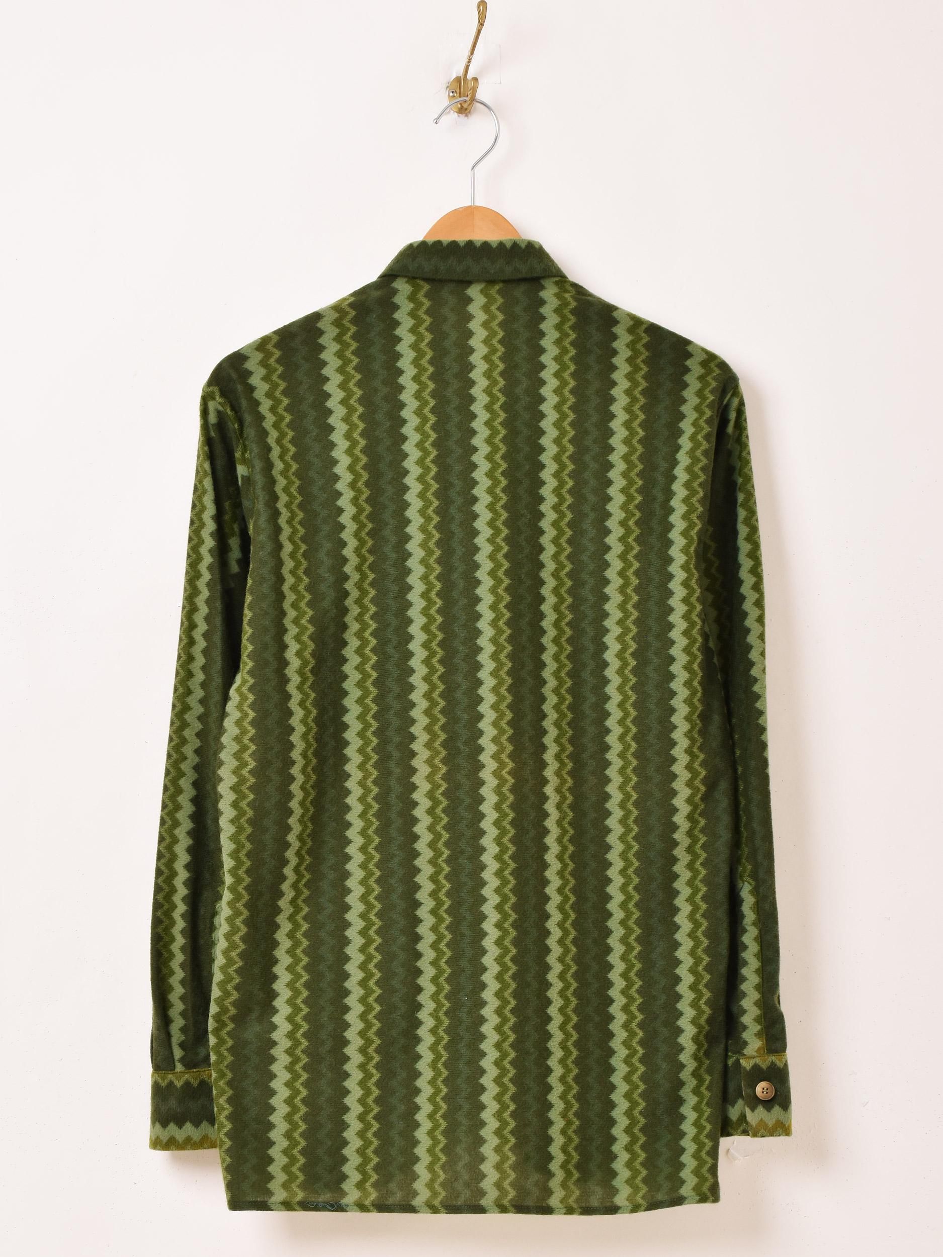 総柄シャツ長袖　刺繍ロゴ　幾何学模様　民族柄　モスグリーン　ポリシャツ古着 2023-0815-159.jpg