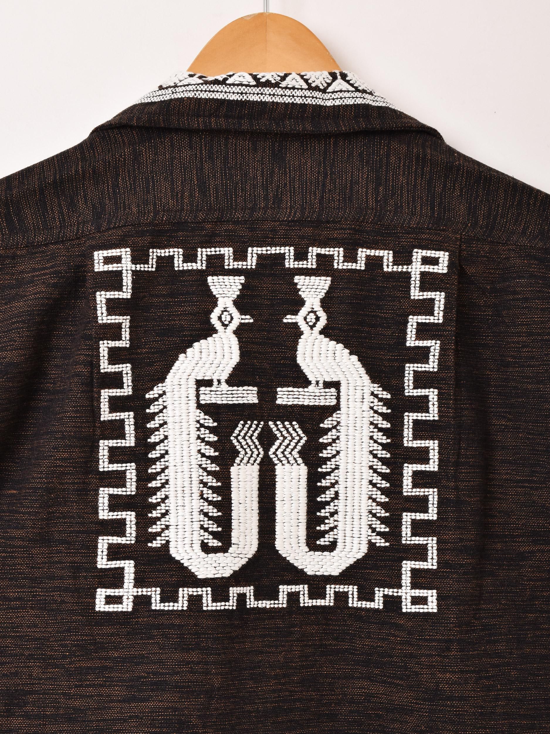 3色展開】「Backers」グアテマラデザイン 刺繍 長袖シャツ ブラウン