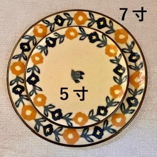 諏佐知子｜5寸皿 魚と花模様 - 和食器（陶器・磁器）とおしゃれ