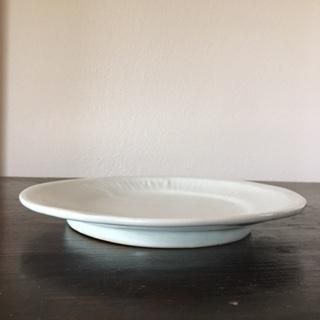 藤塚光男「白磁鎬6寸皿」 - うつわ羊 online shop 藤塚光男「白磁鎬6寸皿」 - うつわ羊 online shop