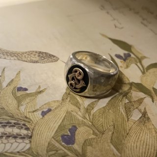  Hammered Mark Infinity Signet Ring 