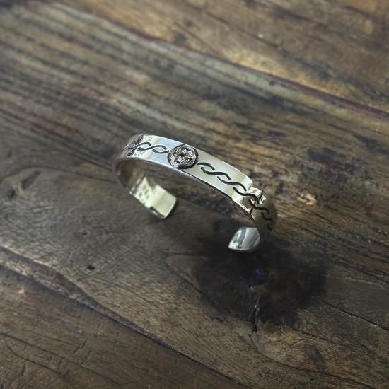 Aoi Horiguchi coral bangle