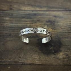  M I Z U H I K I     Forging Bangle.