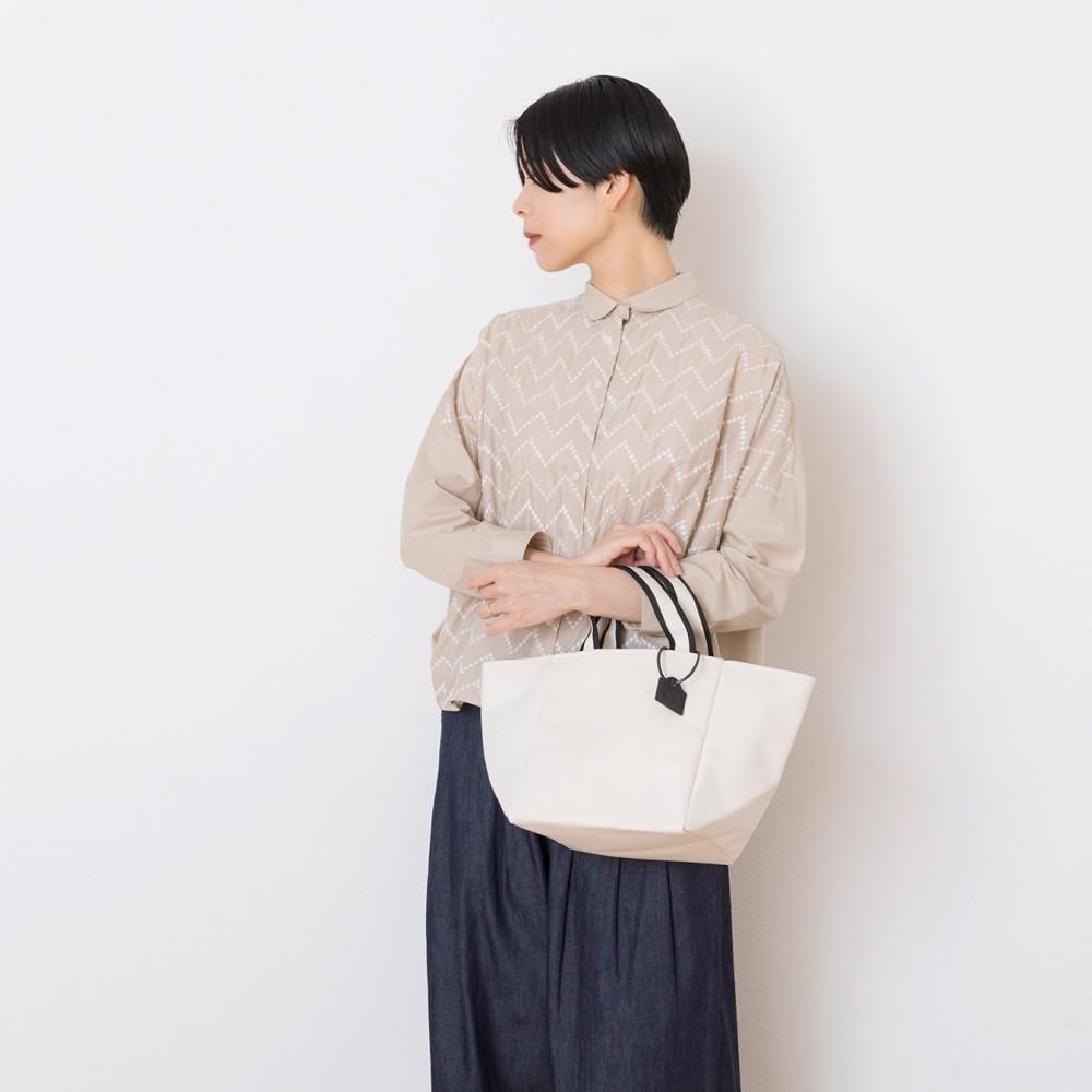 JULY Everyday スモールトートバッグ 15L Tan /Ecru JULY Everyday スモールトートバッグ 15L Tan /Ecru 花柄型押し