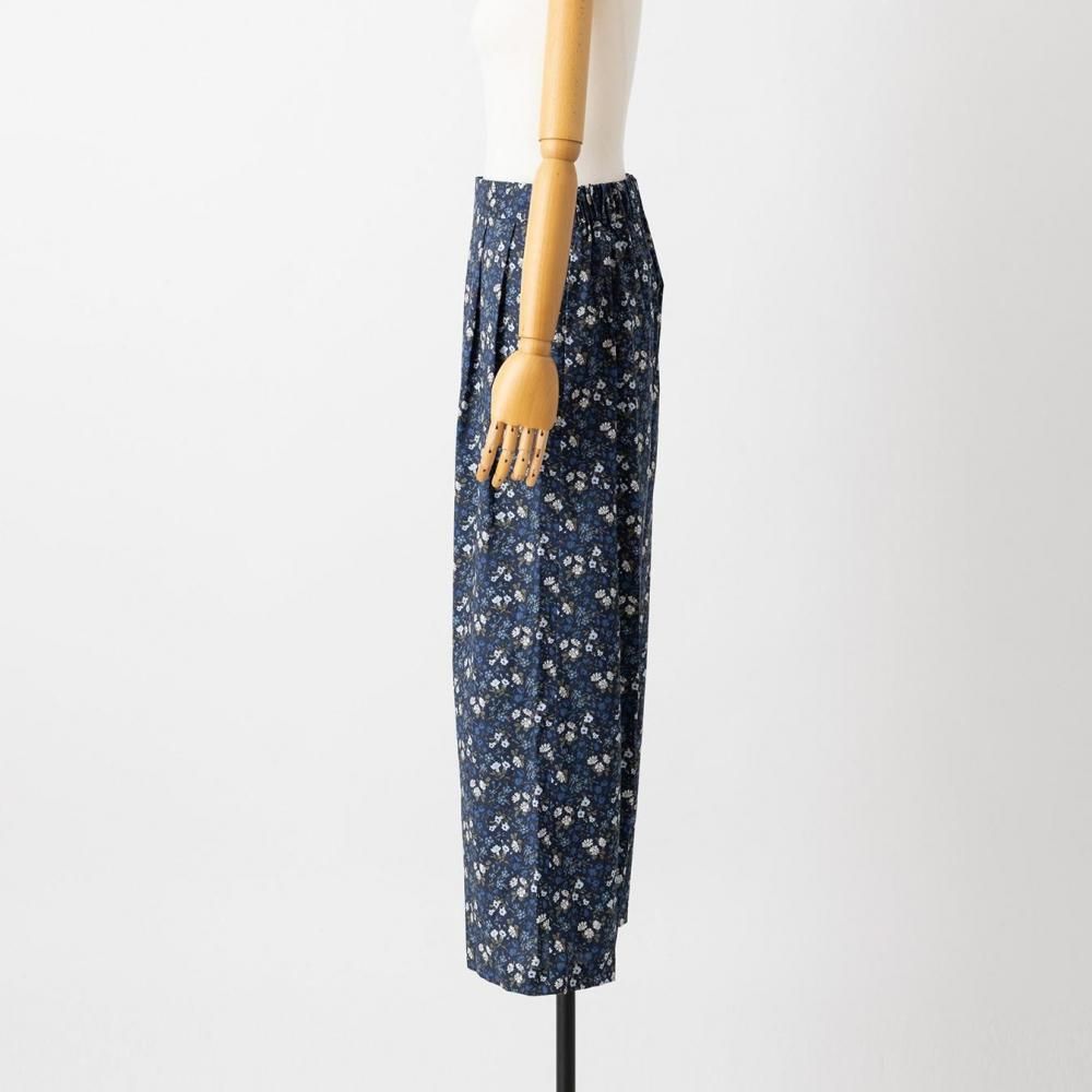 LIBERTY タックワイドストレートパンツ | おしゃれなデザイン