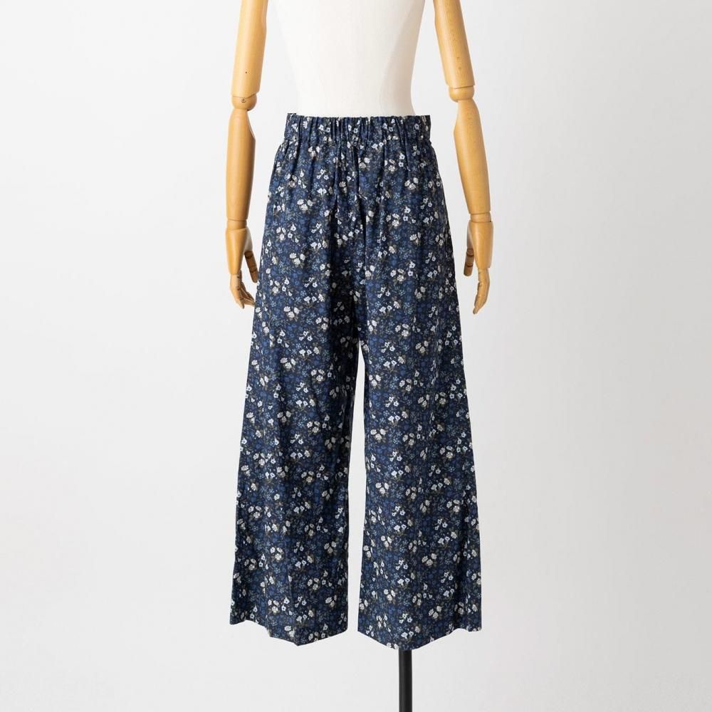 LIBERTY タックワイドストレートパンツ | おしゃれなデザイン