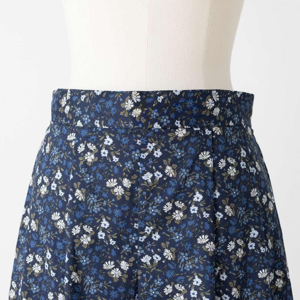 LIBERTY タックワイドストレートパンツ | おしゃれなデザイン