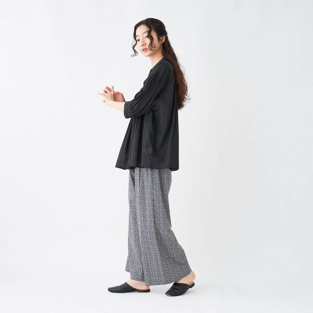 LIBERTY タックワイドストレートパンツ | おしゃれなデザイン