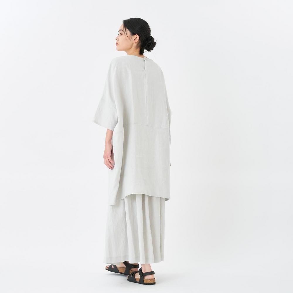 OUR　アワーホーム　ハリ感素材のチュニック丈プルオーバー　ホワイト ハリ感素材のチュニック丈プルオーバー – OURHOME