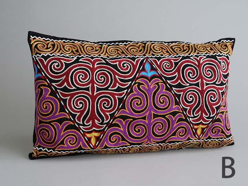 遊牧民の手仕事・カザフ刺繍のクッションカバー（Lサイズ