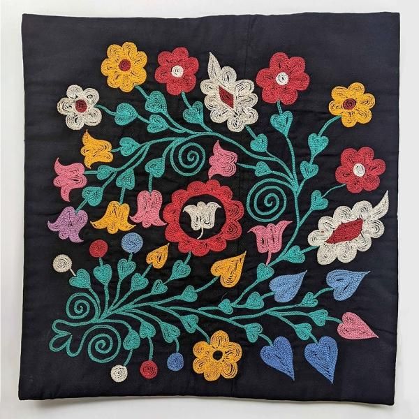 カザフ刺繍のリメイク・クッションカバー(36cm四方・B) - 縁shop5 カザフ刺繍のリメイク・クッションカバー(36cm四方・B) - 縁shop5