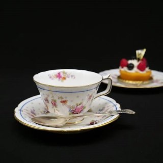 ロイヤルクラウンダービー｜ピンクの薔薇のカップ＆ソーサー+ケーキ皿（スプーンとフォークを付けて･･）