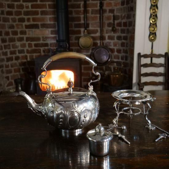 超レア！150年の時を超えて輝く ヴィクトリア朝のスタンド付きケトル