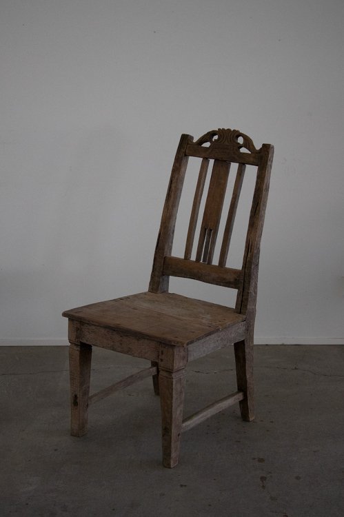 チークの椅子