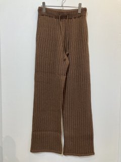 <img class='new_mark_img1' src='https://img.shop-pro.jp/img/new/icons20.gif' style='border:none;display:inline;margin:0px;padding:0px;width:auto;' />ATON（21AW）WIDE EASY PANTS　　BROWN　
　