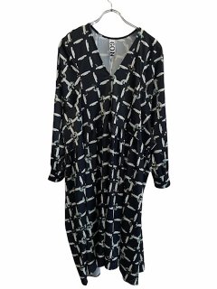 <img class='new_mark_img1' src='https://img.shop-pro.jp/img/new/icons20.gif' style='border:none;display:inline;margin:0px;padding:0px;width:auto;' />GON（21AW）PUFFY SLEEVE DRESS RPET　GGROSE　