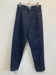 <img class='new_mark_img1' src='https://img.shop-pro.jp/img/new/icons1.gif' style='border:none;display:inline;margin:0px;padding:0px;width:auto;' />rito structure（22SS） TUCKED DENIM PANTS　navy　