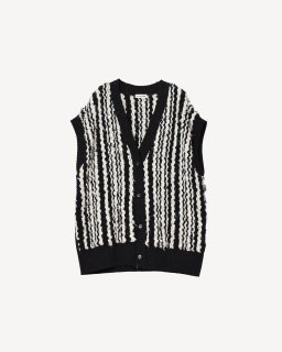 <img class='new_mark_img1' src='https://img.shop-pro.jp/img/new/icons20.gif' style='border:none;display:inline;margin:0px;padding:0px;width:auto;' />rito structure22AW INLAY KNIT VESTBLACK