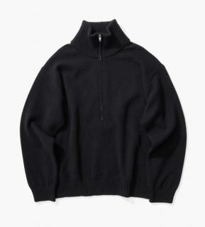 <img class='new_mark_img1' src='https://img.shop-pro.jp/img/new/icons14.gif' style='border:none;display:inline;margin:0px;padding:0px;width:auto;' />ATON25FWHALF ZIP SWEATER/BLACK