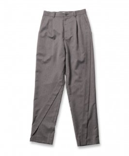 <img class='new_mark_img1' src='https://img.shop-pro.jp/img/new/icons41.gif' style='border:none;display:inline;margin:0px;padding:0px;width:auto;' />DIAGONAL TUCK PANTS