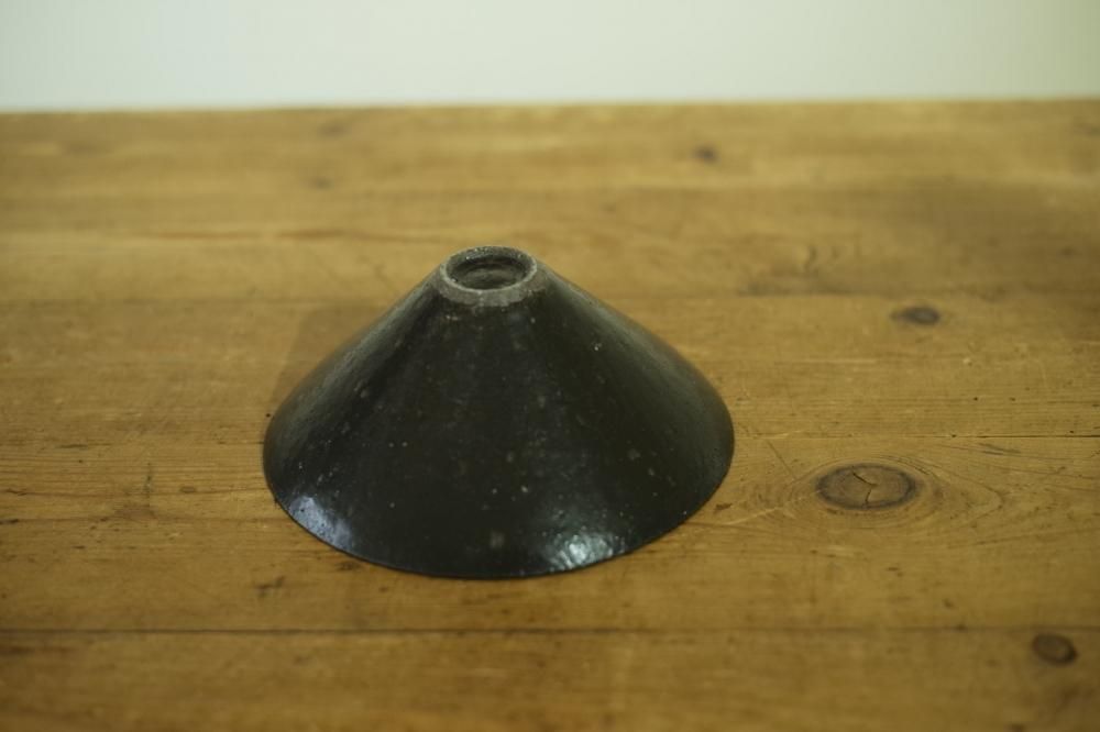 吉田直嗣 三角鉢 鉄釉 Rat Hole