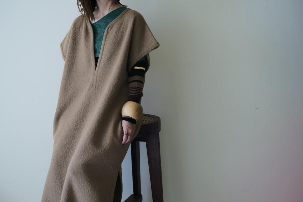 Cristaseya／FELTED WOOL CAFTAN DRESS ブラック