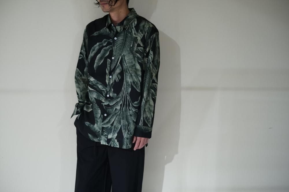 cristaseya oversized classic collar shirt (black with khaki leaves)