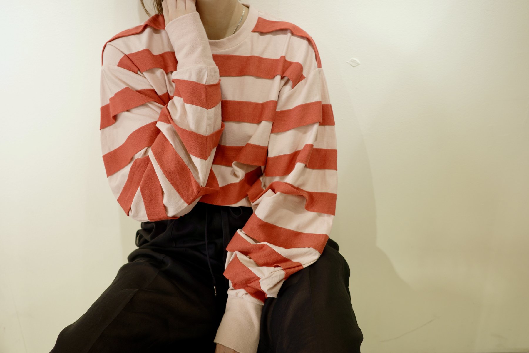 JONNLYNX　frill pullover / red × beige