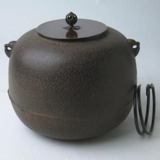 時代物 三厳堂 破れ風炉 茶釜 五徳付き （釜・風炉 -茶道具