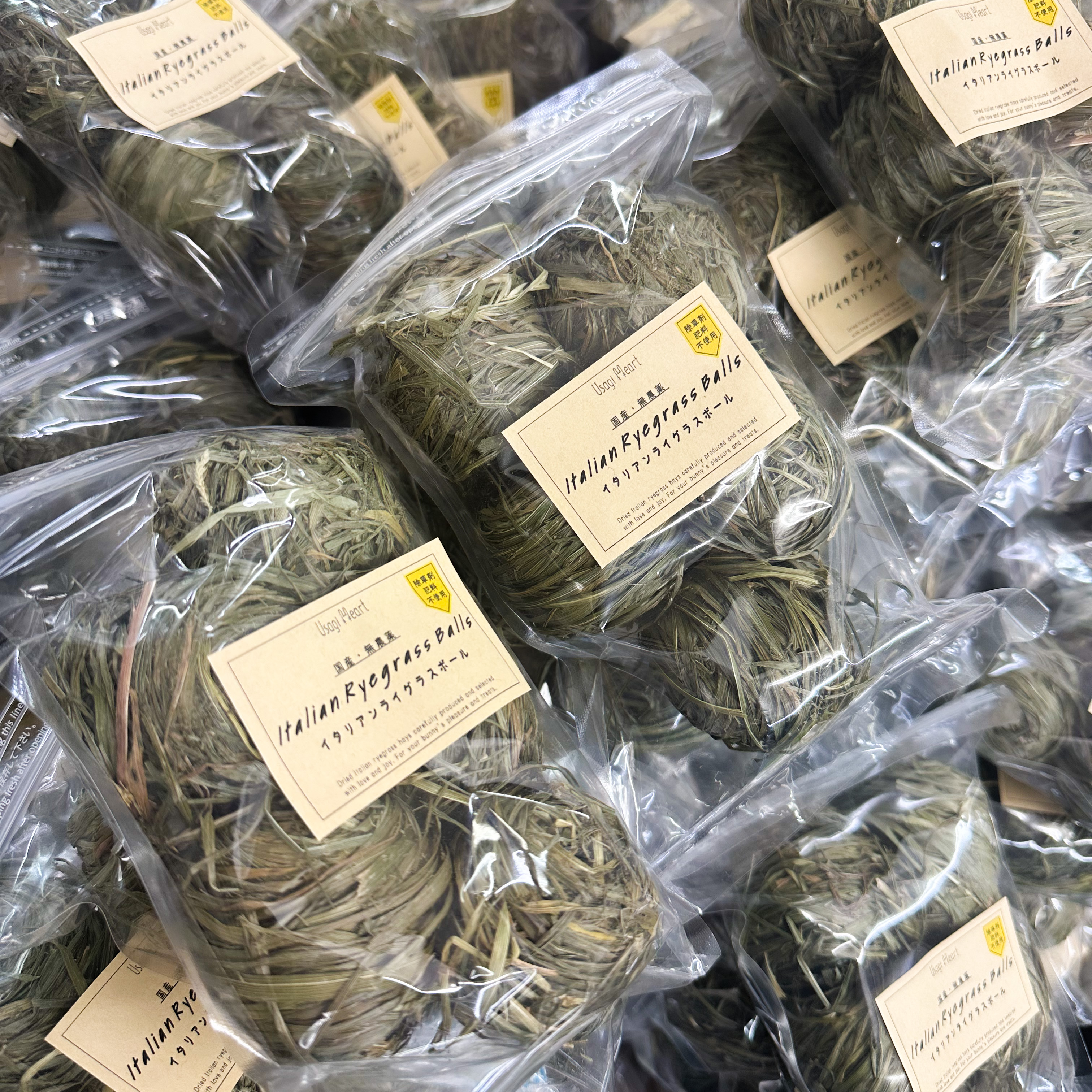 うさぎさんのかじる牧草ボール イタリアンライグラス 5個入り うさぎさんのかじる牧草ボール イタリアンライグラス 5個入り