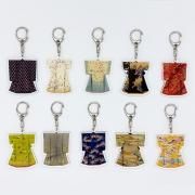 <img class='new_mark_img1' src='https://img.shop-pro.jp/img/new/icons14.gif' style='border:none;display:inline;margin:0px;padding:0px;width:auto;' />アクリルキーホルダー 着物
