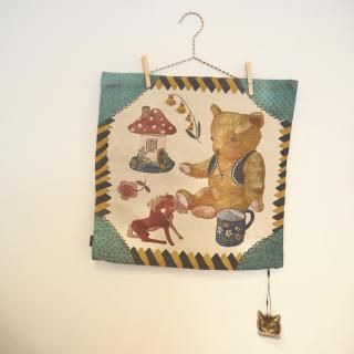 <img class='new_mark_img1' src='https://img.shop-pro.jp/img/new/icons1.gif' style='border:none;display:inline;margin:0px;padding:0px;width:auto;' />クッションカバー Bear & House ナタリーレテ