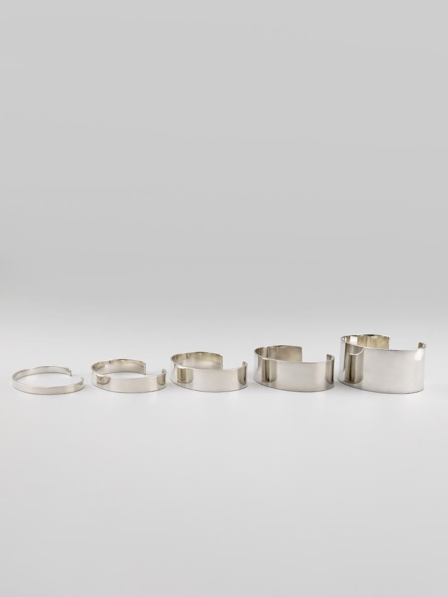 UNKNOWN. U220 FLAT 30mm BANGLE-