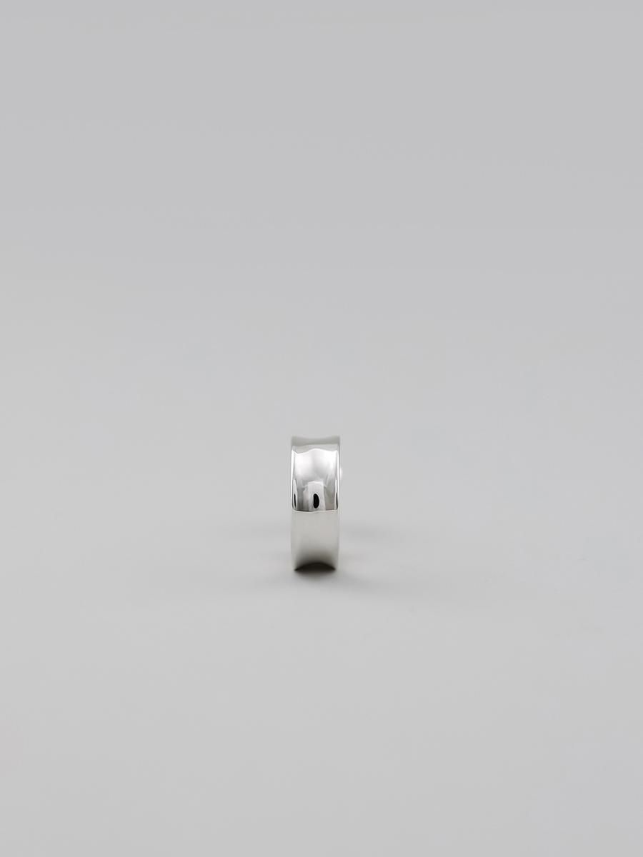 アクセサリー O6 SJX W】DIAMOND INITIAL PIERCED EARRING (R)(6ZP5042)｜SJX公式