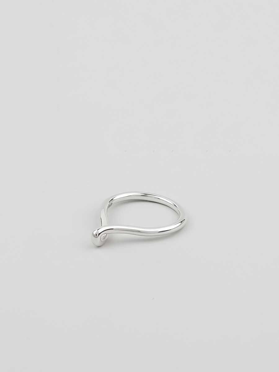 TAKAHIROMIYASHITATheSoloist. bone shaped victory ring