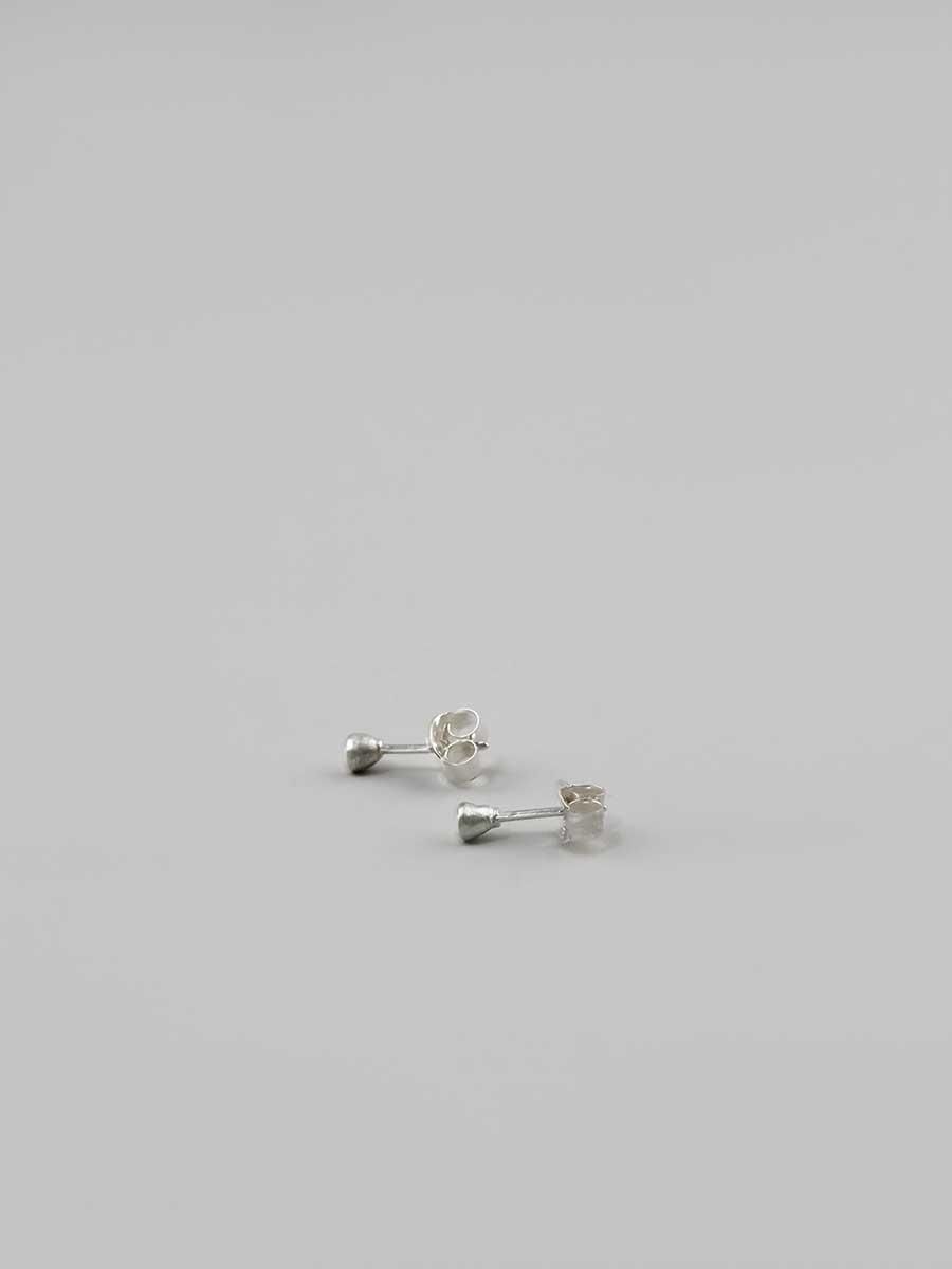 Metal stone pierced earrings